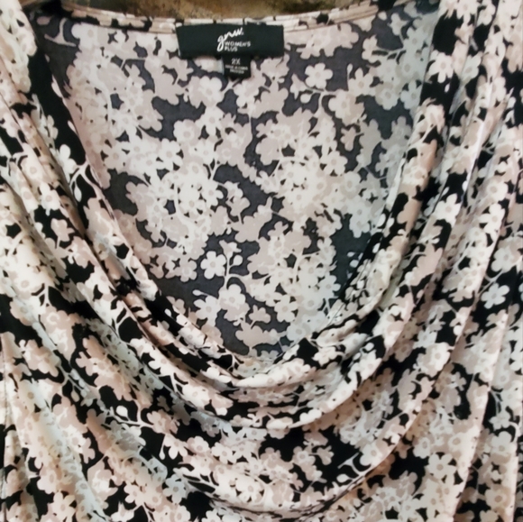 GNW Women's Plus Floral Draped Neckline Sleeveless Top - Picture 3 of 3